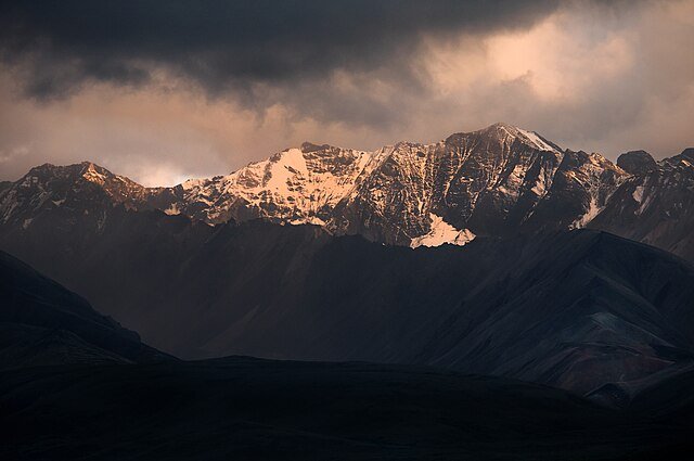 heavy clouds over mount pendleton (6c308d87 c309 4a82 ab28 ab40a65a21bb)